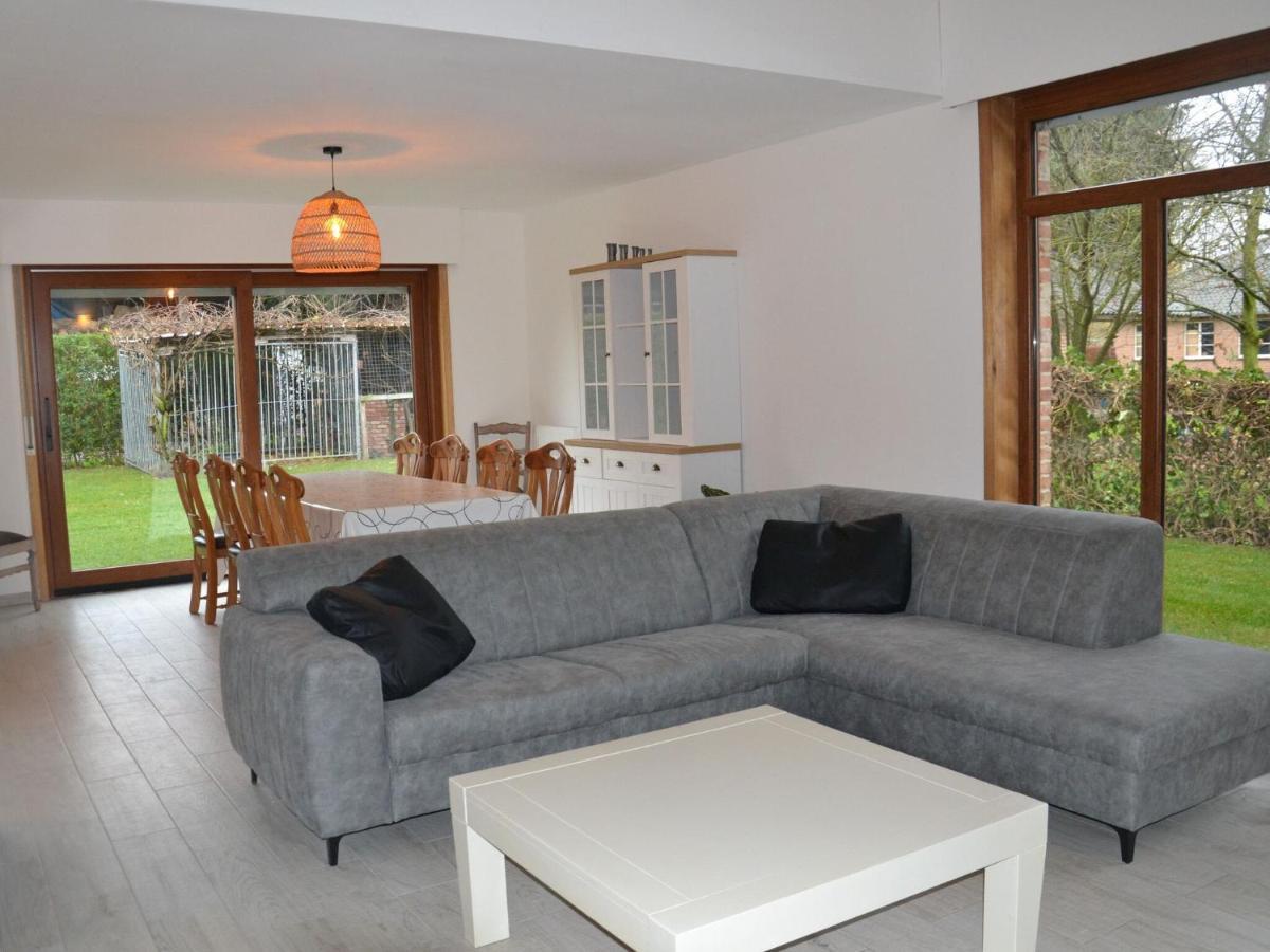 Villa Welcoming In With Terrace Garden Barbeque